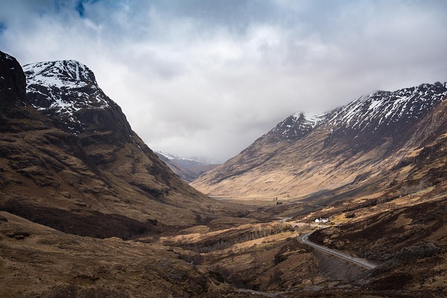 Wander Through Scotland: A Complete Travel Guide to Castles, Highlands, and Breathtaking Landscapes